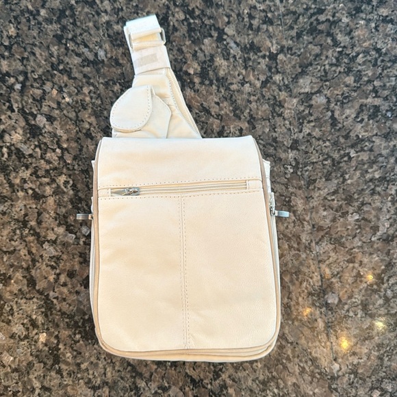 Button vintage genuine leather white crossbody NWT 2 - Picture 1 of 14